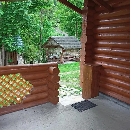 Villa біля річки