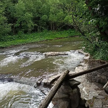 Villa біля річки *