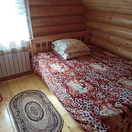 біля річки Villa