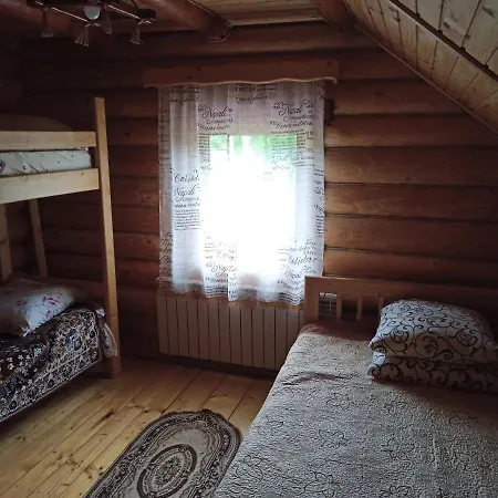 біля річки *