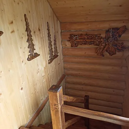 біля річки *