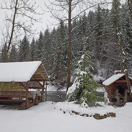 біля річки فيلة