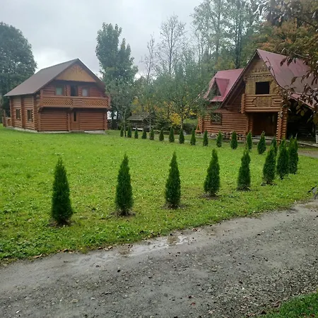біля річки *