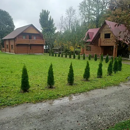 біля річки *