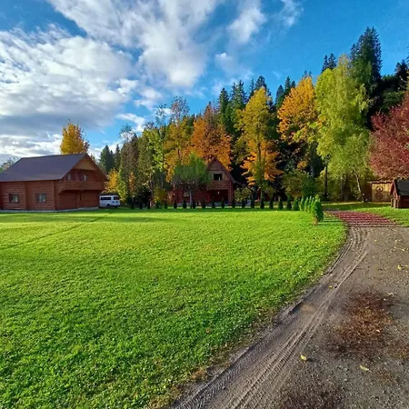 فيلة біля річки *