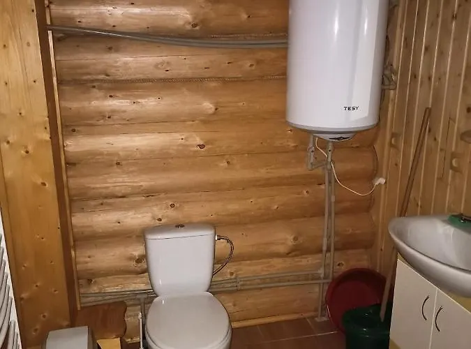 біля річки 艾兹基