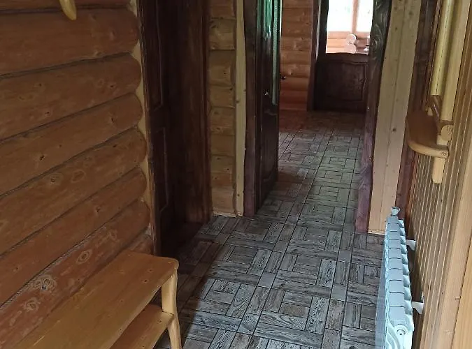 біля річки 艾兹基
