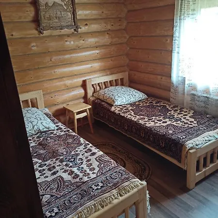 біля річки