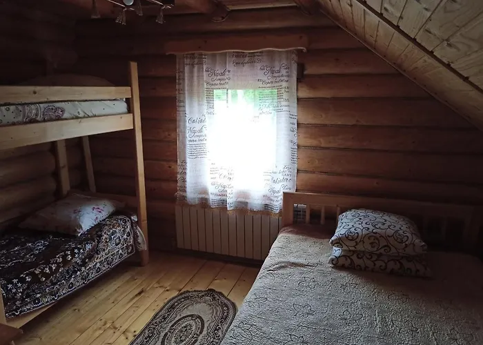 біля річки *